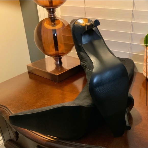 Black Apt 9 Heels - Picture 4 of 10